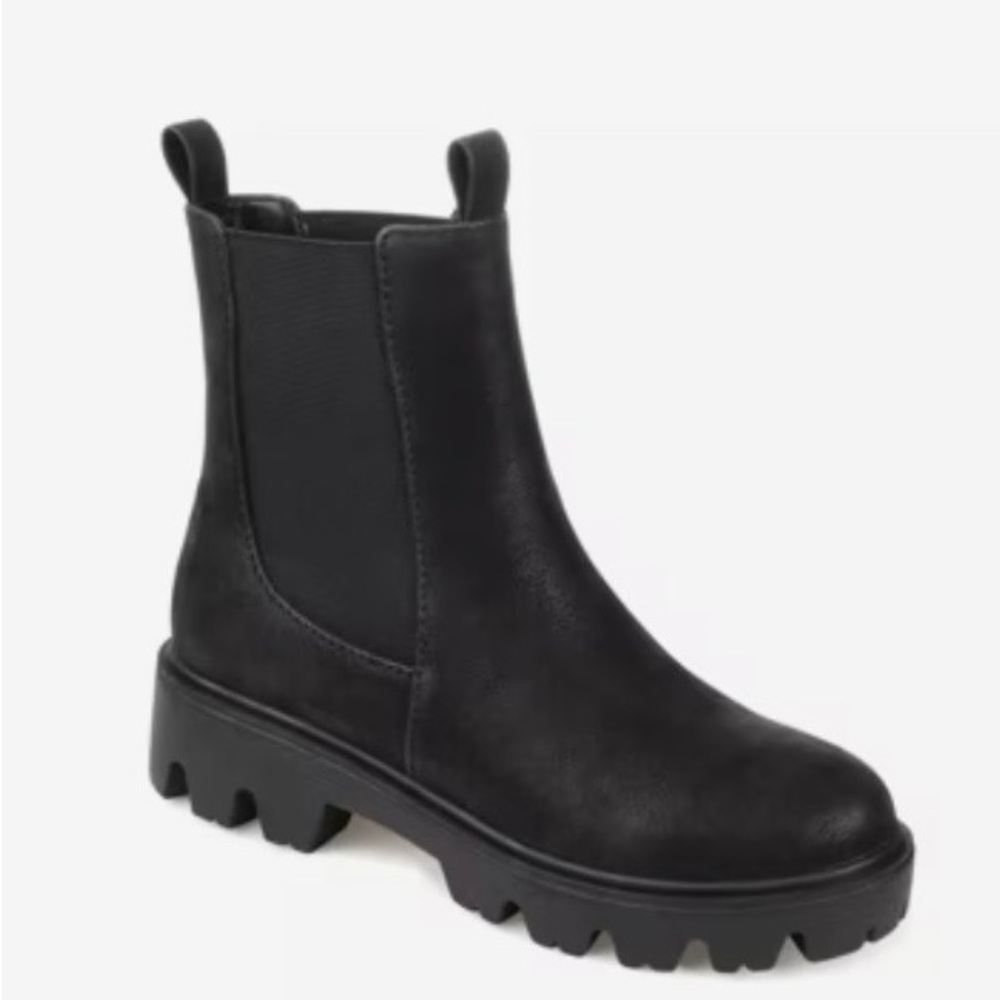 Journee Ivette Chelsea Boot‎
